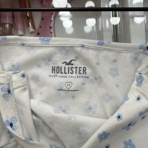 2/$15 Hollister White and Blue Tie Side Crop Shirt - Picture 6 of 6
